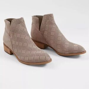 BKE Lolita Women’s size 8.5M Tan Ankle Boots